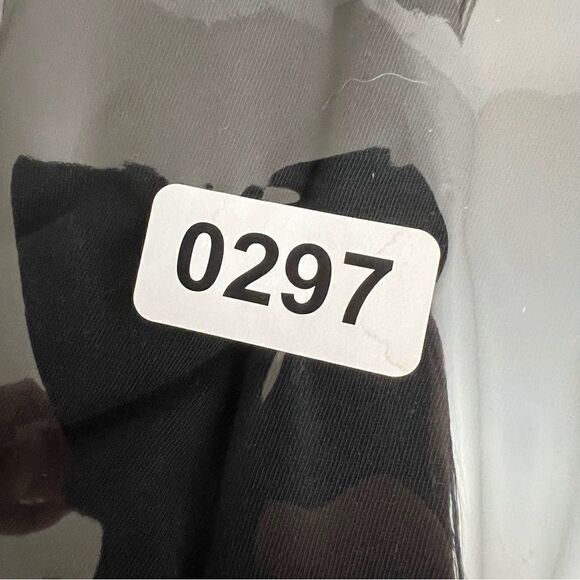 Vince adult large, short sleeve, lightweight, basic T-shirt - Picture 2 of 4